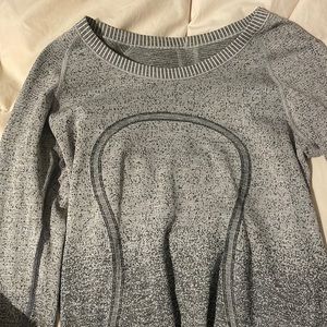 gray long sleeve lululemon shirt